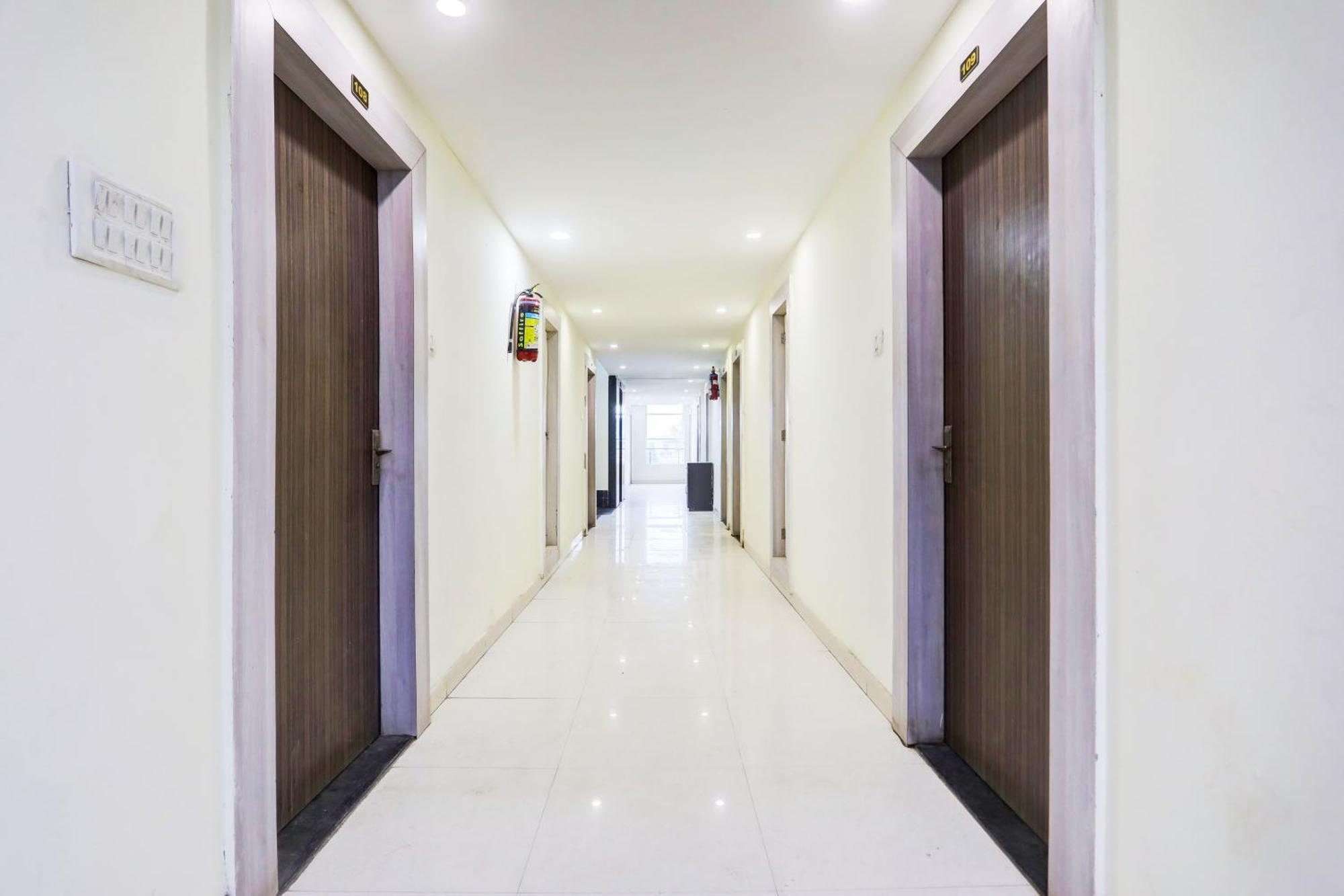 Super Townhouse Hoshangabad Road Near Aashima Mall Samarda Kaliasot Exterior foto