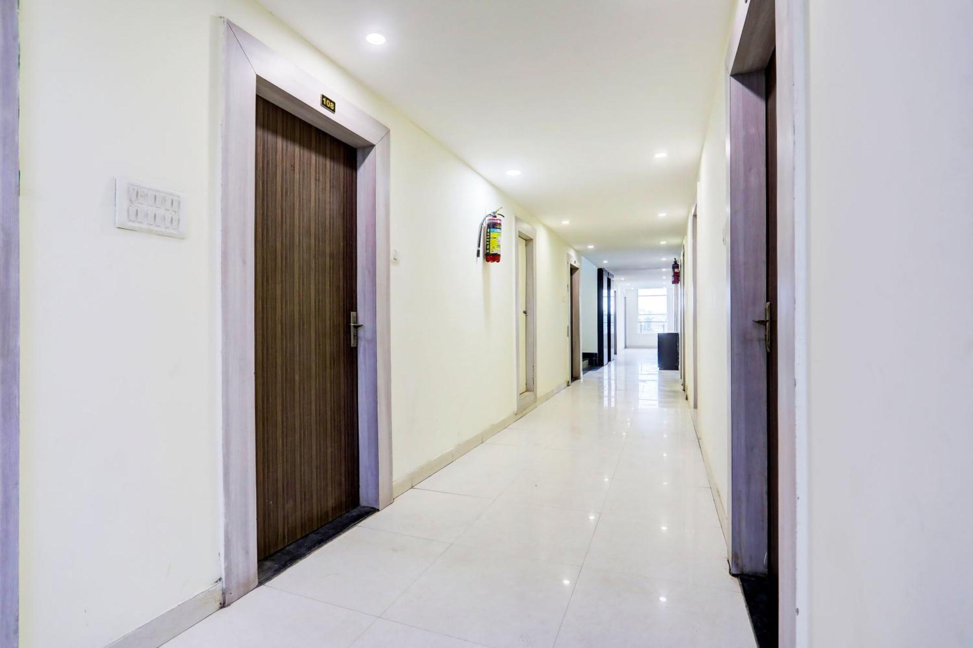 Super Townhouse Hoshangabad Road Near Aashima Mall Samarda Kaliasot Exterior foto