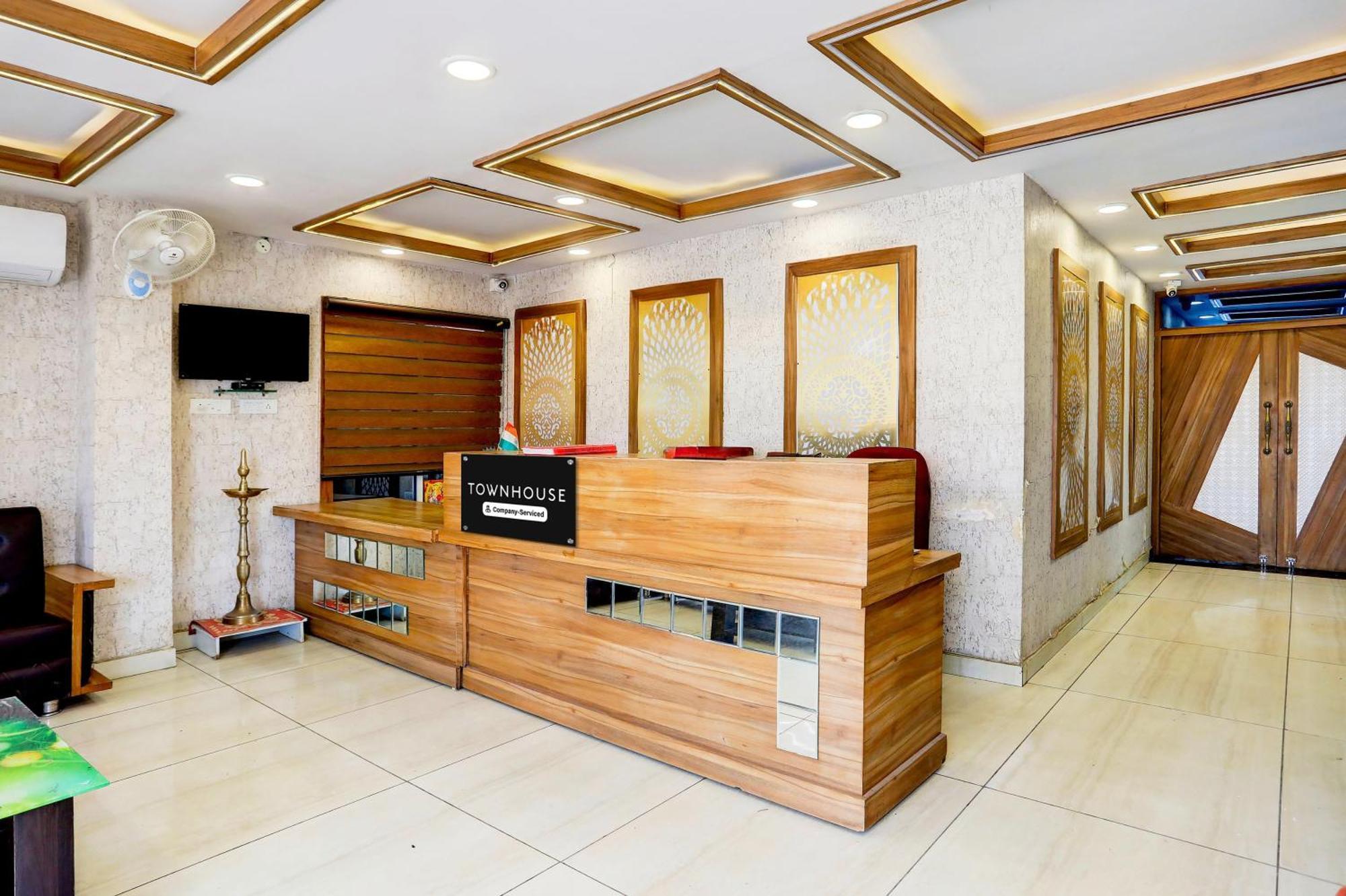 Super Townhouse Hoshangabad Road Near Aashima Mall Samarda Kaliasot Exterior foto