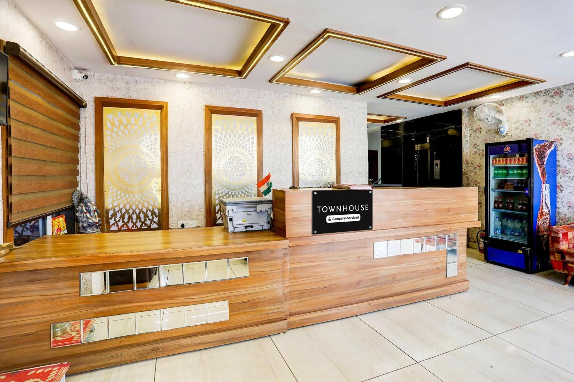 Super Townhouse Hoshangabad Road Near Aashima Mall Samarda Kaliasot Exterior foto